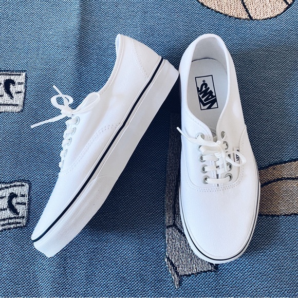 Vans Authentic eyelets white canvas sneaker shoes - Picture 1 of 12